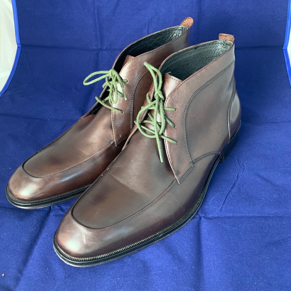 Johnston & Murphy
Classic brown leather boots